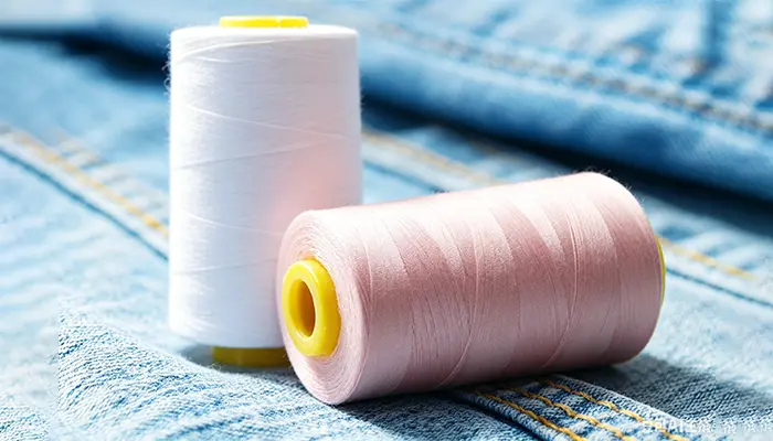 Predstavte vysoko výkonnú niť na šitie z cievky Poly Core Spun